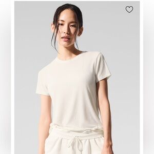 ALO YOGA Ribbed Sea Coast Tee in Ivory